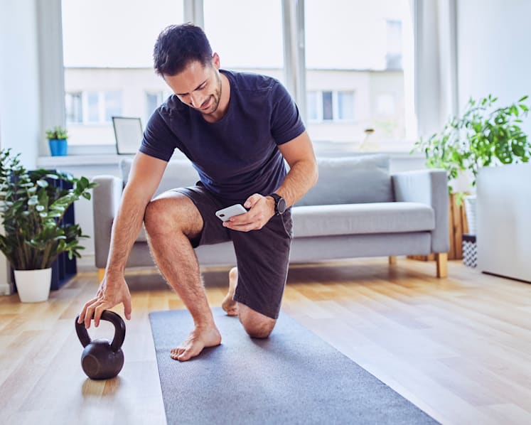 Reading this on your phone while exercising? Multi-tasking may lead to injuries