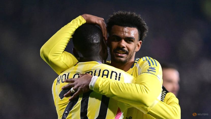 Kolo Muani snatches win for Juventus at Como with late penalty