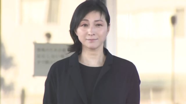 变脸比变天还快！广末凉子媒体前憔悴谢罪，一上车就灿笑