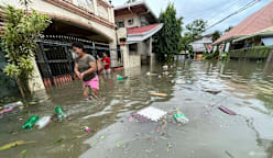 Floods strand people on roofs as typhoon pounds Philippines