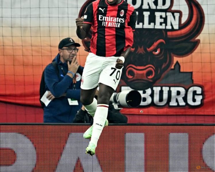 Sensational Cisse powers Milan to victory as Leverkusen thump Lech Poznan