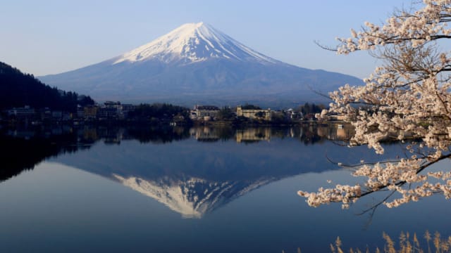 日本静冈县计划征收富士山登山费