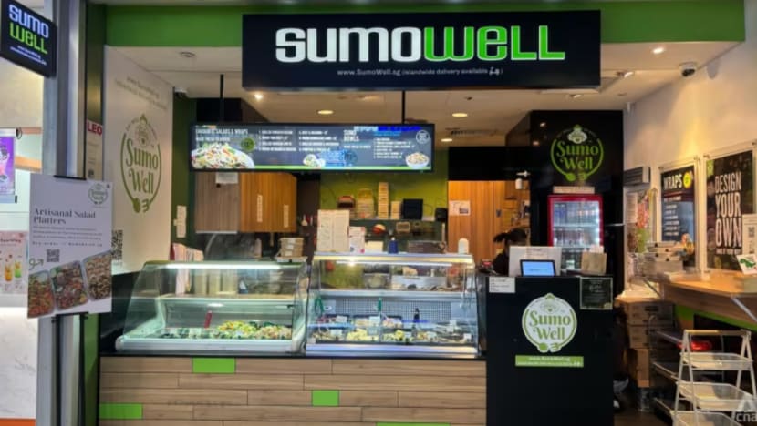 Majikan dalam kes Sumo Salad terima bayaran balik penuh daripada syarikat insurans yang tidak kesan unsur penipuan: MOM Majikan dalam kes Sumo Salad terima bayaran balik penuh daripada syarikat insurans yang tidak kesan unsur penipuan: MOM