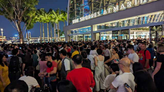 无人机演出引大批人潮 金沙：增派人手控人流