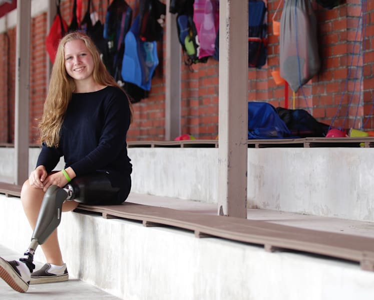 Teen who lost a leg to sarcoma swims 400 laps to raise awareness of the ‘forgotten cancer’