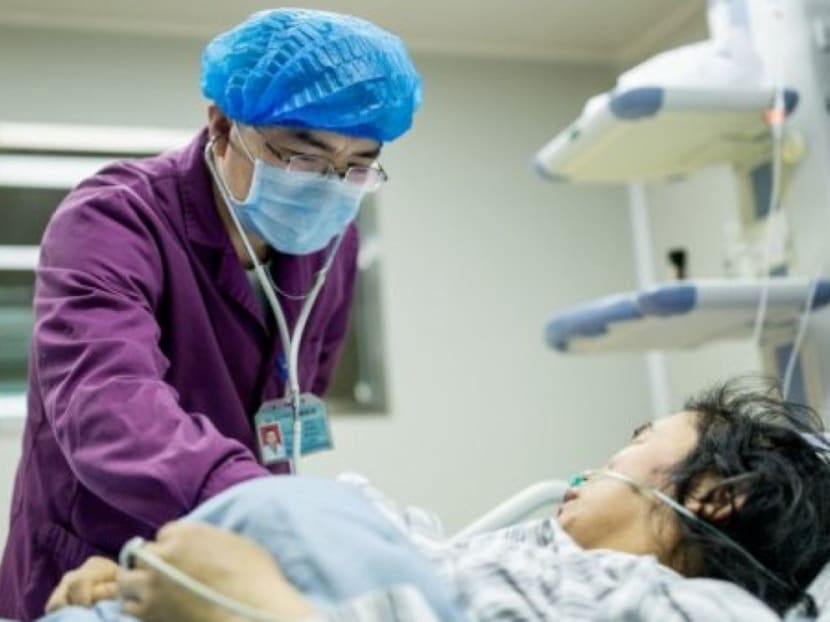 On a whim and while apparently in good health, Ms Zeng made a juice from more than 20 kinds of fruit and gave herself an intravenous infusion by drip.