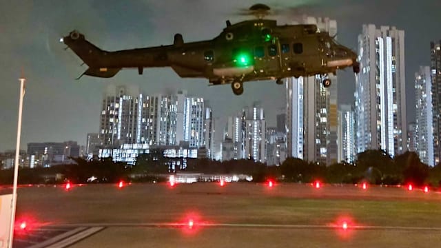 空军出动直升机 海上撤离急需治疗病患