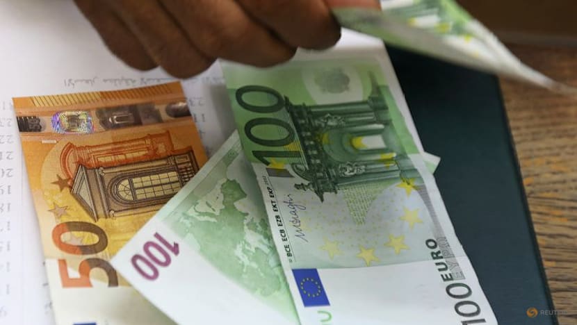 Euro weaker after report ECB chief to leave; dollar higher after data, Fed minutes