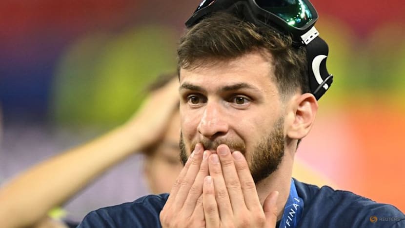 Kvaratskhelia named Champions League's best player, five from PSG in team of season