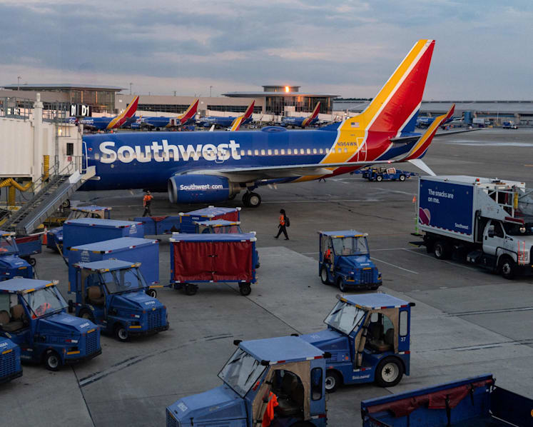 US air traffic control staffing hit for second day, delaying flights