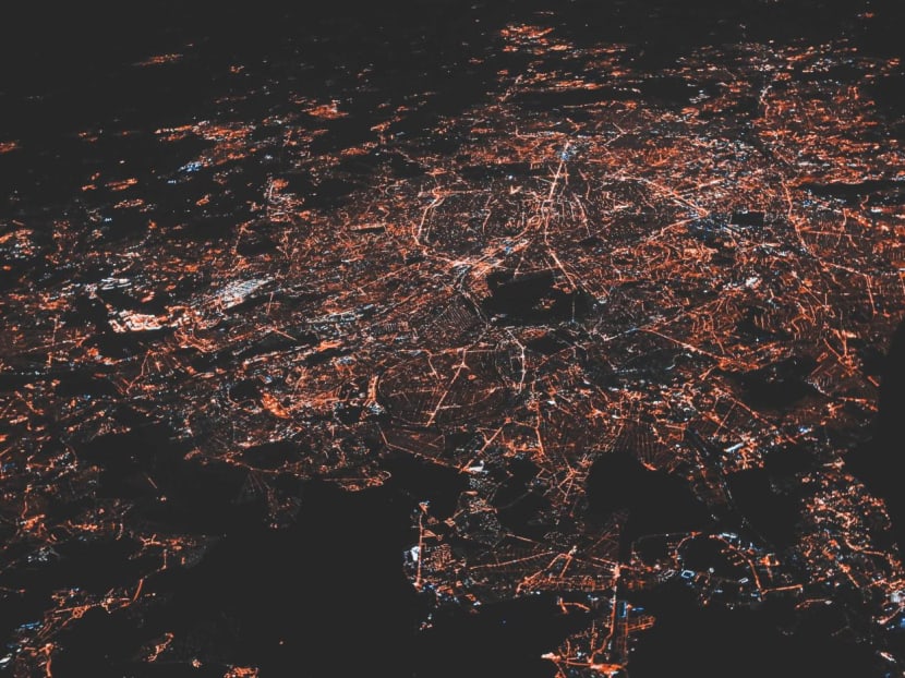 A fragmented Internet would threaten the current Internet’s core function, meaning that users may no longer be able to connect with their friends and family anywhere in the world, says the author. 
