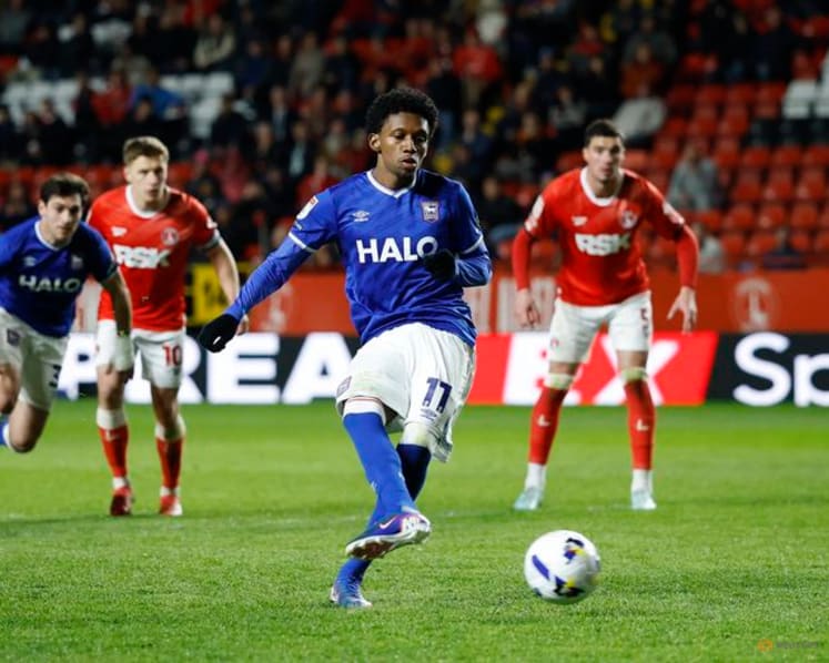 Ipswich Town climb to second, Middlesbrough strengthen grip on playoff spot