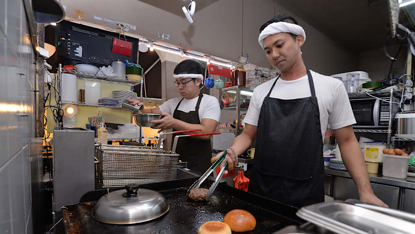 25 hawkers get S$10,000 each from Tiger Street Food Support Fund