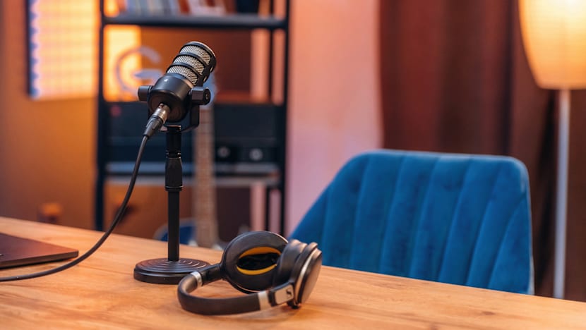 Mass-produced AI podcasts disrupt a fragile industry Mass-produced AI podcasts disrupt a fragile industry