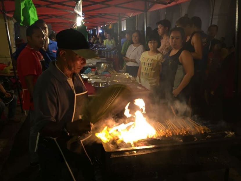 Malaysian critics have been bashing their island neighbour’s plan, deriding Singaporean hawkers and their fare as watered-down versions of their Malaysian counterparts. Malaysian critics have been bashing their island neighbour’s plan, deriding Singaporean hawkers and their fare as watered-down versions of their Malaysian counterparts.
