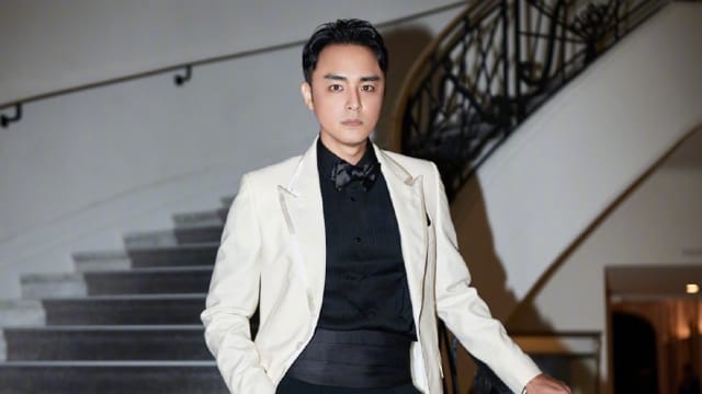 终于一家团圆！明道陪孩子晒太阳秀父爱