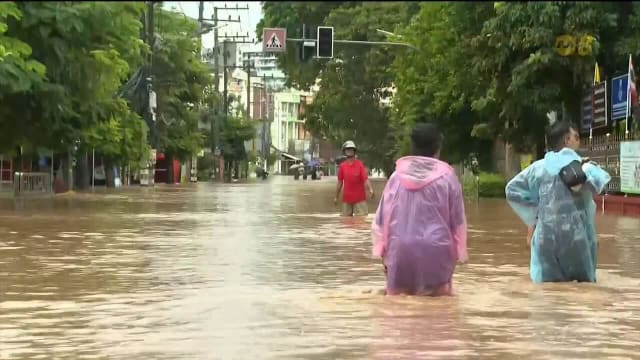 泰国清迈遭洪灾肆虐 湄平河水位升至5.3米