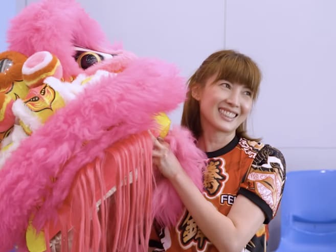 Jeanette Aw only had 3 hours to learn lion dance before performing at a nursing home