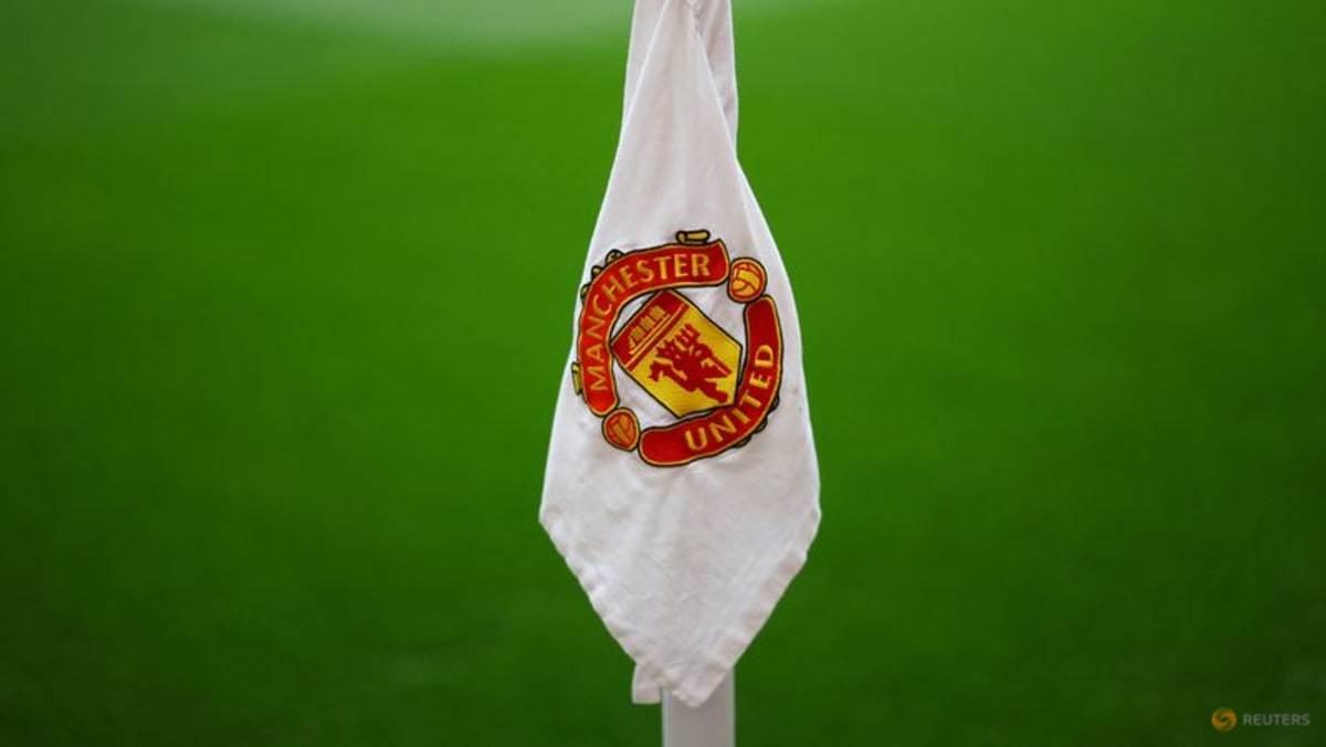 Manchester United to unveil stadium plans at 1000 GMT