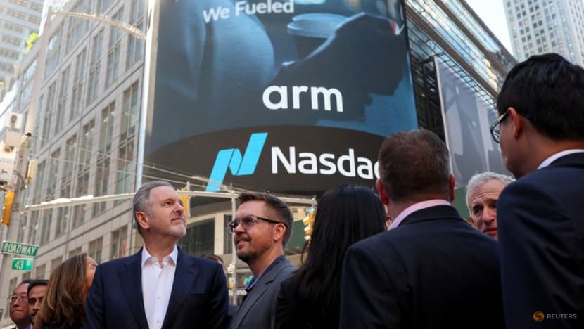Exclusive-Arm recruits from customers as it plans to sell its own chips