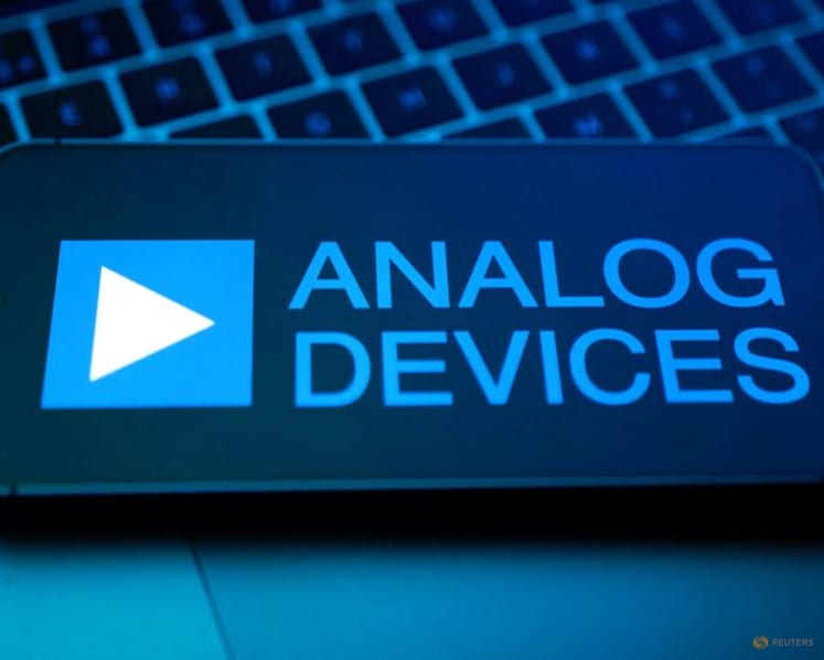 Analog Devices' quarterly forecast tops estimates on AI-fueled chip demand