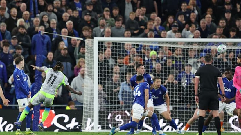 Man City drop points in title race after shocking draw with Everton