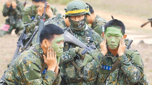 入伍两天就翻墙逃营 台湾爆首例一年期义务役逃兵案