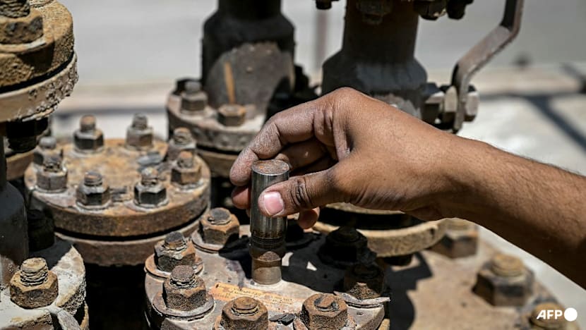 India hikes jet fuel, commercial LPG cost