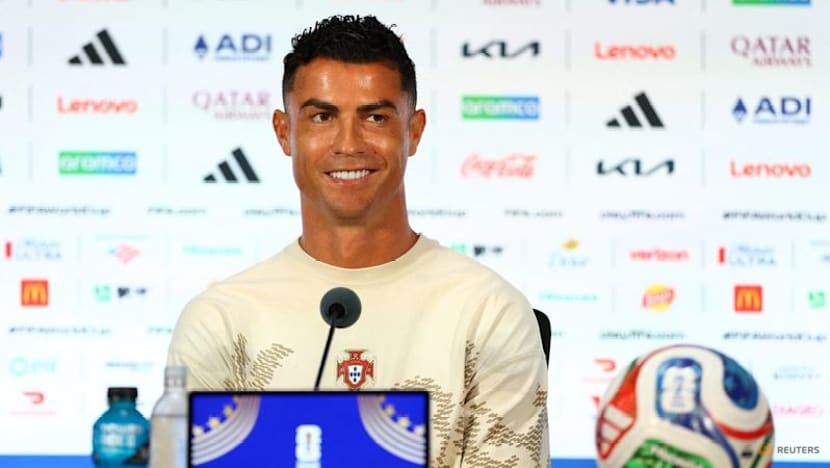 Relaxed Ronaldo keeps focus on Spain rather than his future