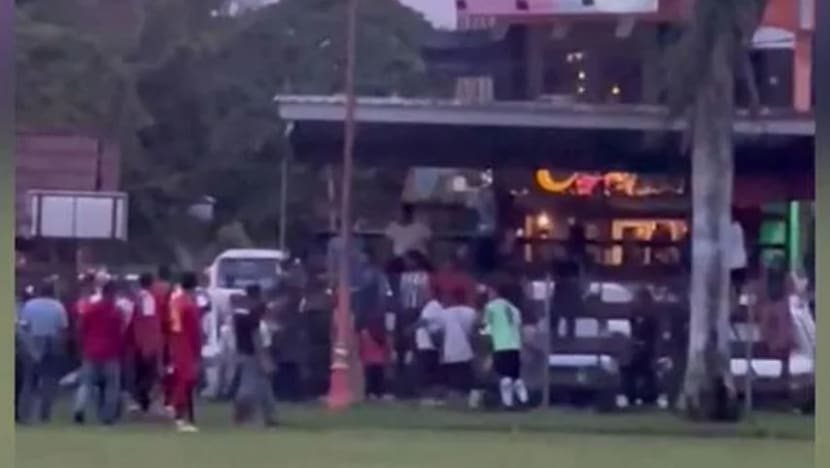 Penyokong liga kampung bergaduh; polis lancar siasatan Penyokong liga kampung bergaduh; polis lancar siasatan