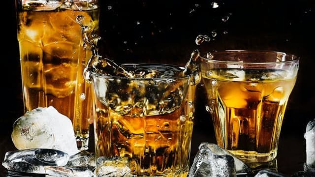 台女酒醒全裸满身屎疑两男下药 真相让她难堪