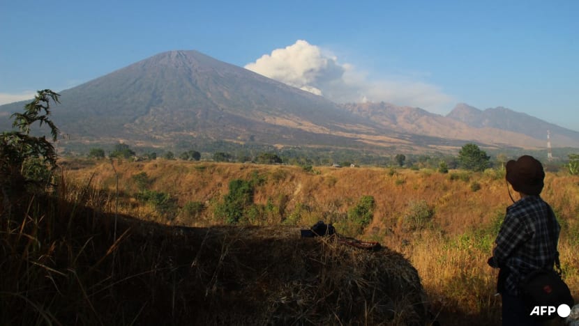 Indonesia rescuers try to reach Brazilian after fall at volcano