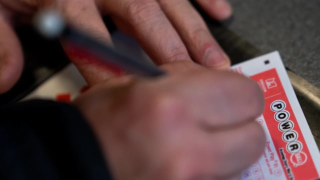 平安夜开出美国威力球史上第二高头奖 幸运儿独得逾18亿美元