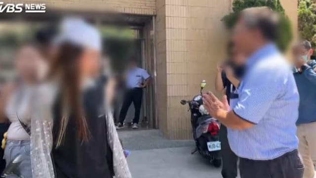 67岁狮城妇台中遭巴士撞命危 司机双手合十道歉