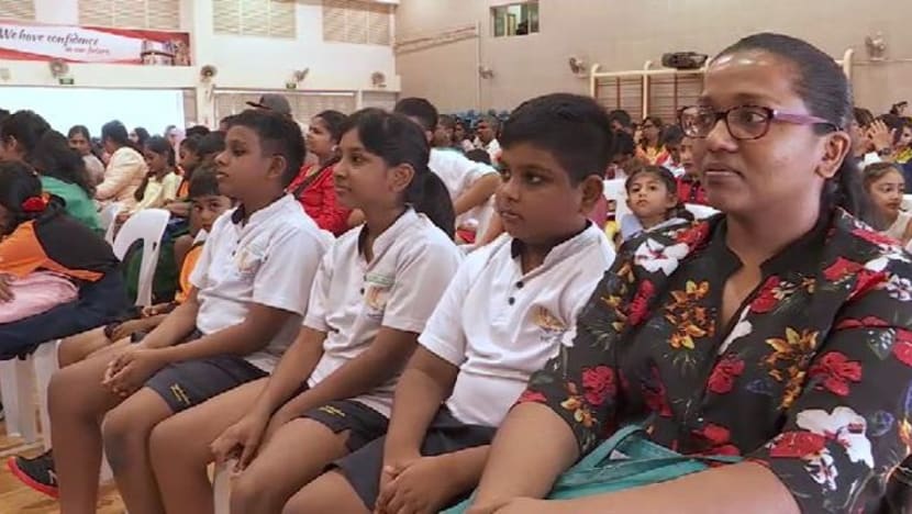 Lebih 3,500 pelajar terima baucar untuk beli keperluan sekolah