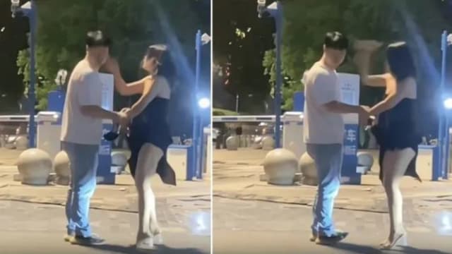 被女友当街狂掴19巴掌 男子紧紧抓住手不放