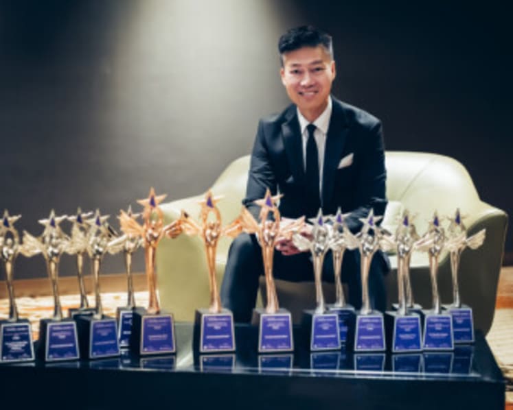 AIA Hong Kong leads in "number of new business policies"  for 11 consecutive years