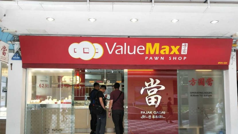 Masked man armed with chopper tries to rob Bedok pawn shop