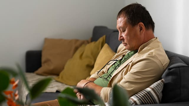 曹西平为独居者留下的警示：4大夺命前兆，一定要注意！