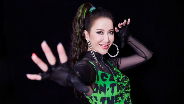 李玟时隔3年发新单曲　造型被抓包和徐若瑄雷同