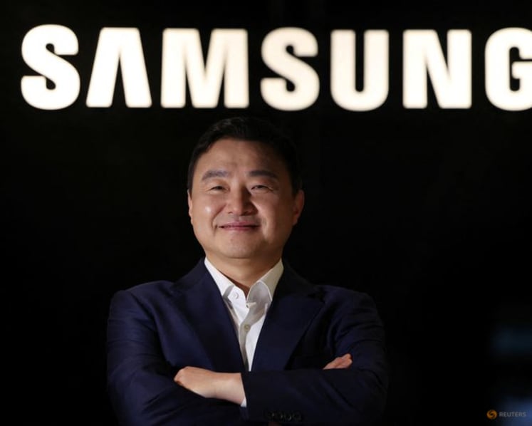Samsung to double AI mobile devices to 800 million units this year