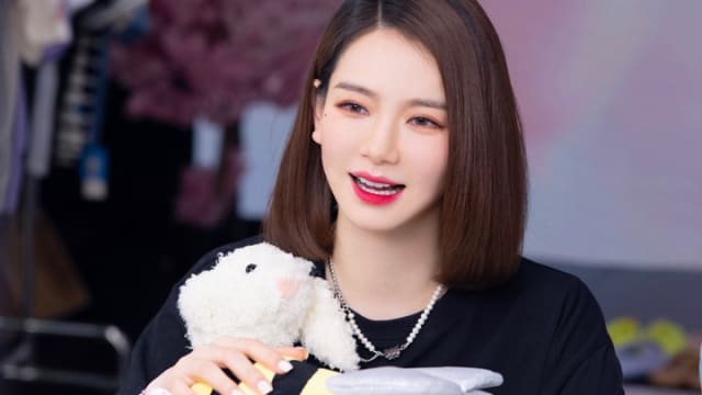 戚薇遭控卖盗版假面膜　网友起底供应商“经营异常”