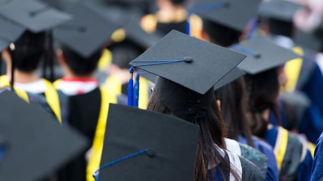 新加坡理工学院迎新一批毕业生 总校友人数超越22万