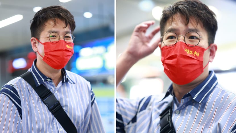 Chinese Netizens Call HK Actor Jerry Lamb "Top Grade Idol" After He Was Seen Wearing A "I Love You, China" Mask Chinese Netizens Call HK Actor Jerry Lamb "Top Grade Idol" After He Was Seen Wearing A "I Love You, China" Mask