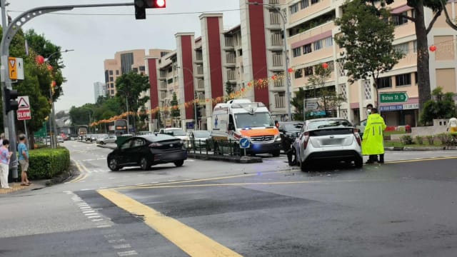 碧山路口交界处发生交通事故 多辆巴士一度受困车龙