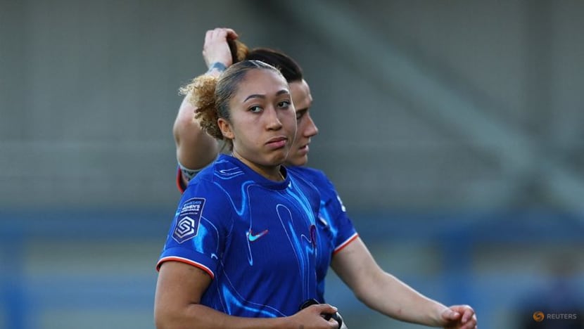 Chelsea held by West Ham but stay top of WSL