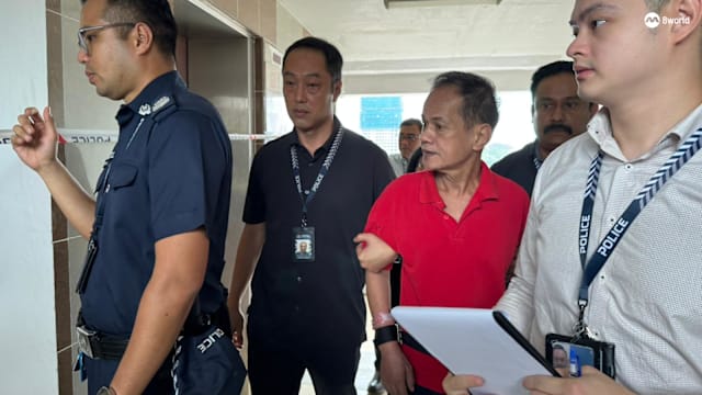 涉振瑞路命案 59岁被告被押回现场重组案情