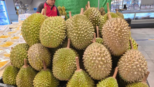 FairPrice Xtra榴梿自助餐应徇众要求加位，在冷气空间尽情吃到饱！