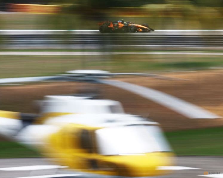 Norris blames Sepang tarmac as McLaren struggle in Bahrain GP qualifying