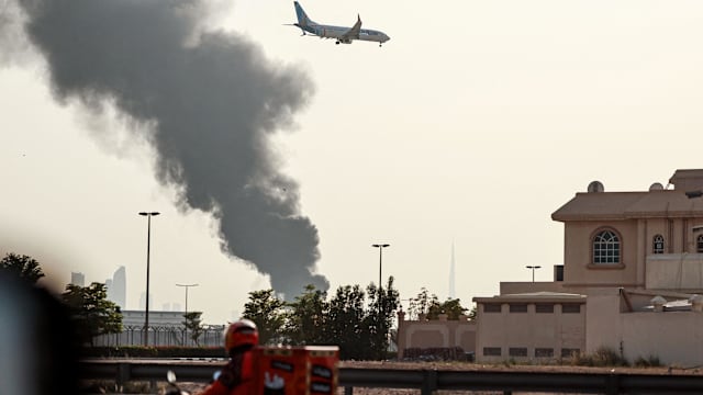 阿联酋遭伊朗导弹和无人机袭击 一度关闭领空